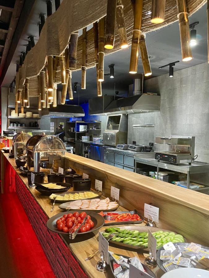 Rius Hotel Lviv Ngoại thất bức ảnh
