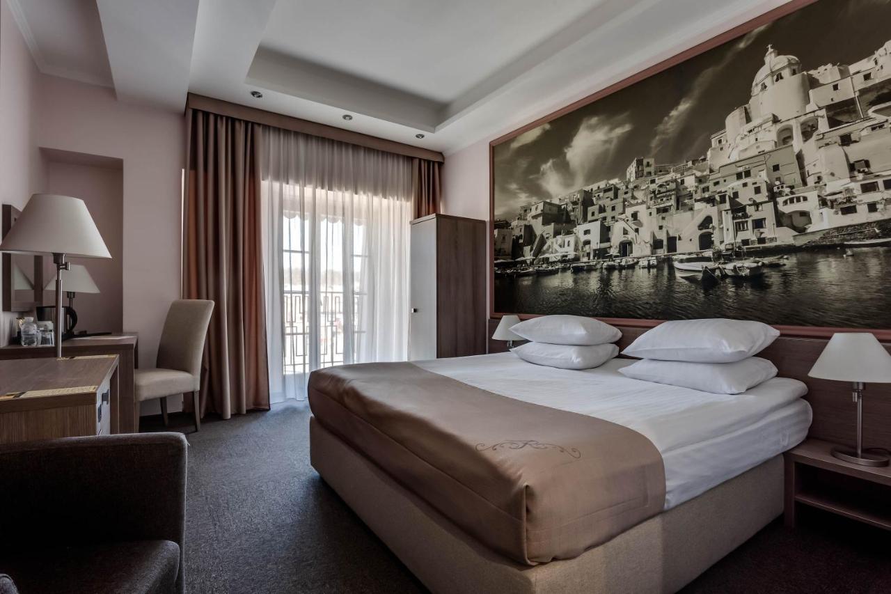 Rius Hotel Lviv Ngoại thất bức ảnh