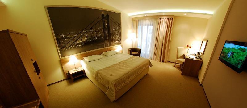 Rius Hotel Lviv Ngoại thất bức ảnh