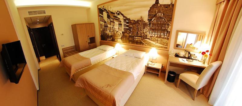 Rius Hotel Lviv Ngoại thất bức ảnh