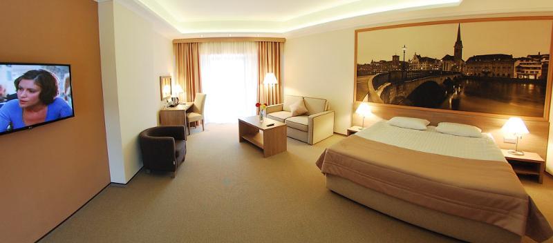 Rius Hotel Lviv Ngoại thất bức ảnh